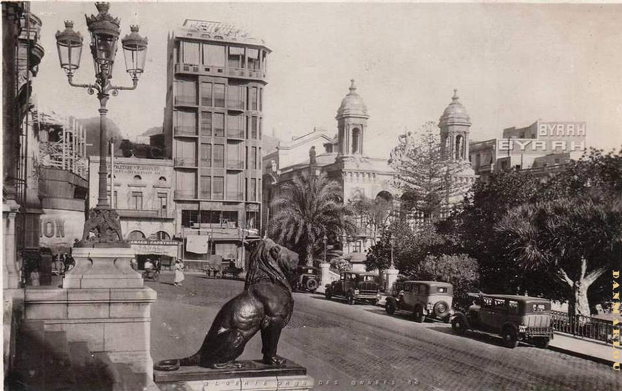 ORAN DEVANT LA MAIRIE.jpg
